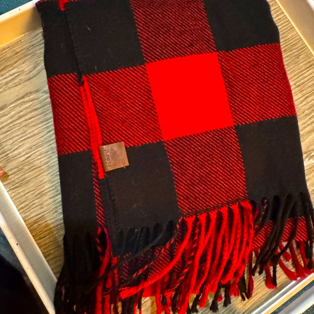 Roots scarf